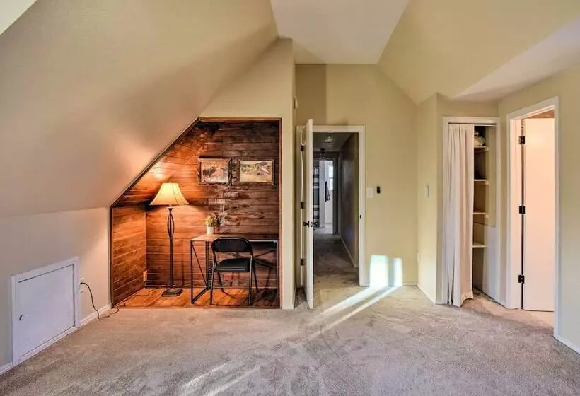 Mountain Haven  W/ Deck + Pikes Peak Views!