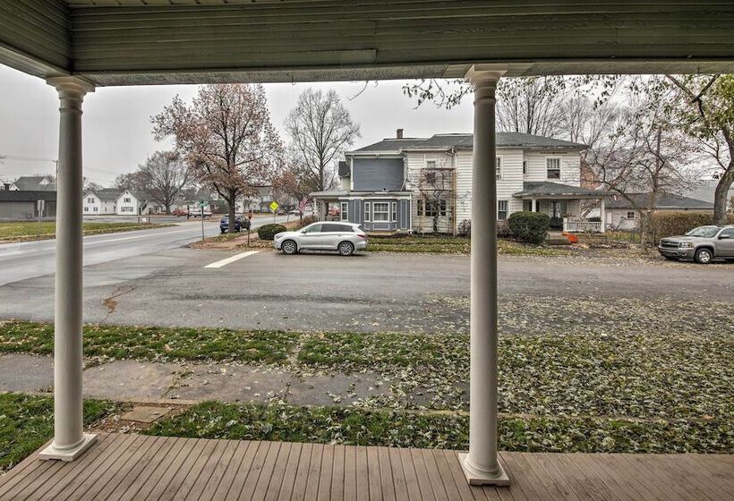 Historic Noblesville Home: Walk To Downtown Shops!