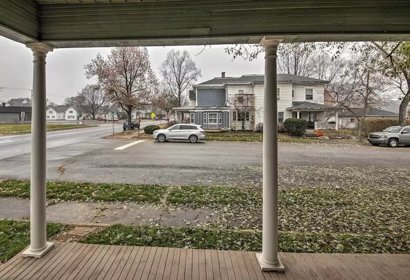 Historic Noblesville Home: Walk To Downtown Shops!