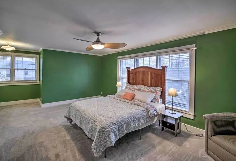 Historic Noblesville Home: Walk To Downtown Shops!