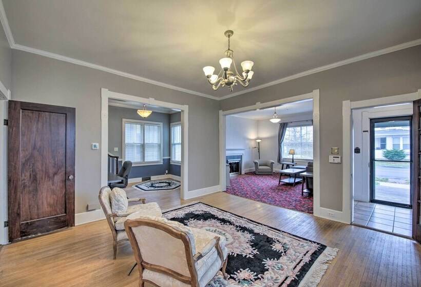 Historic Noblesville Home: Walk To Downtown Shops!