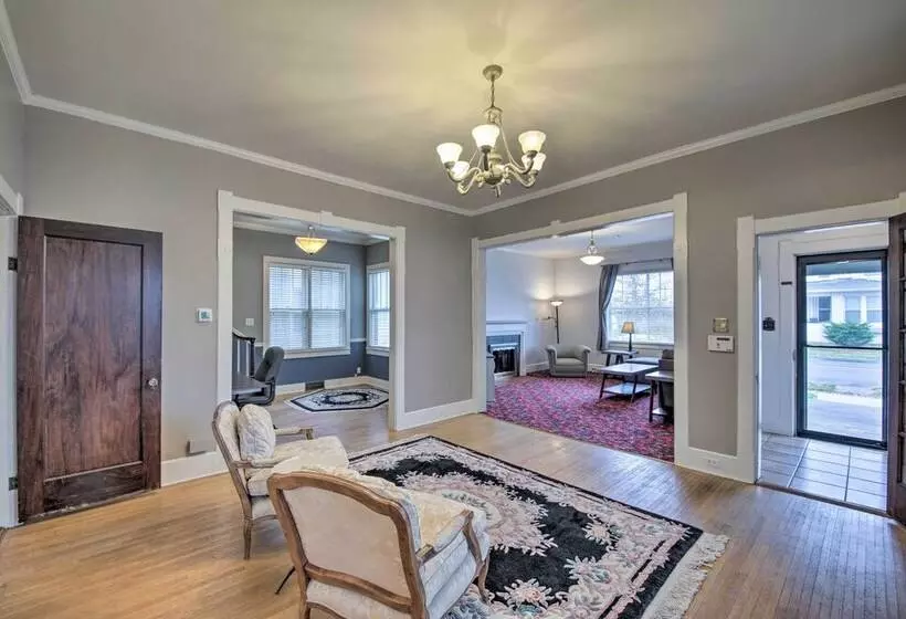 Historic Noblesville Home: Walk To Downtown Shops!