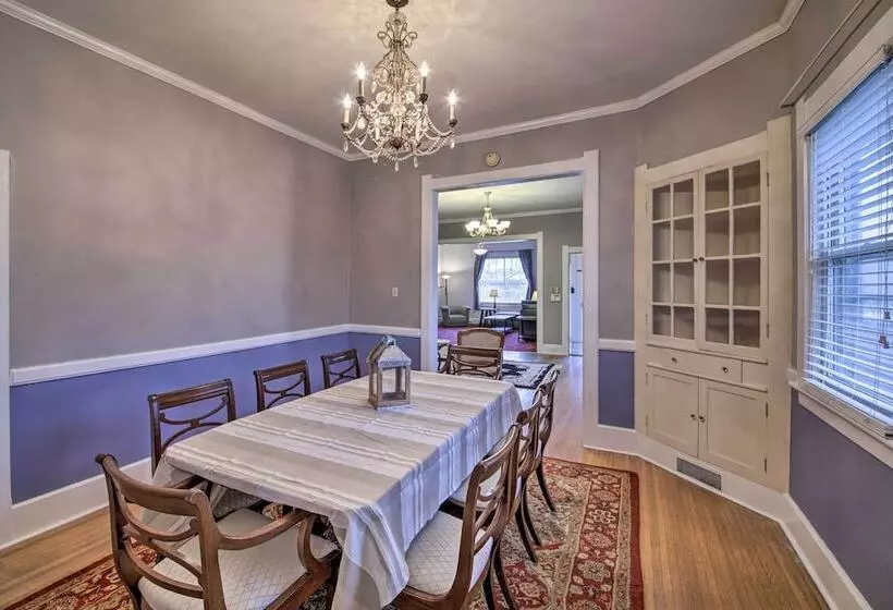 Historic Noblesville Home: Walk To Downtown Shops!