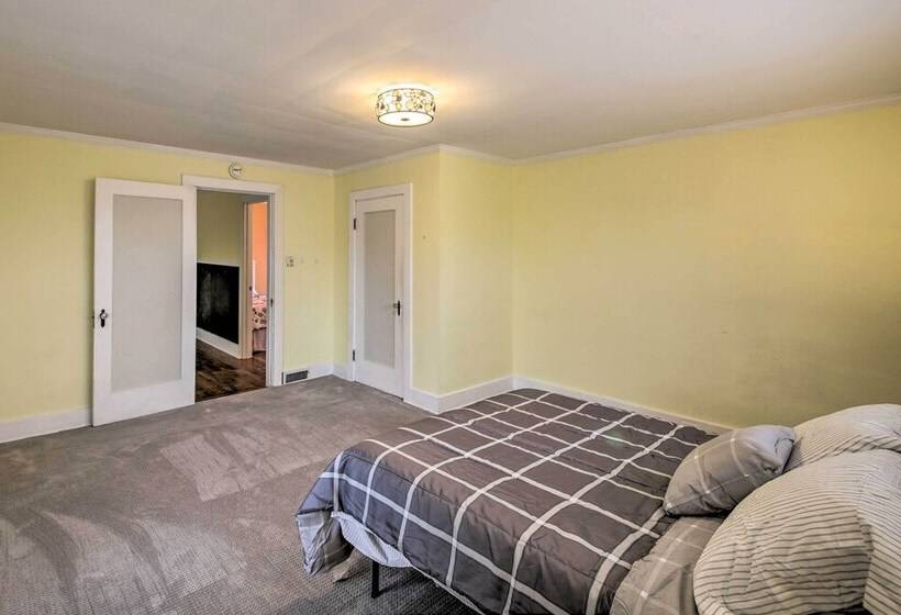 Historic Noblesville Home: Walk To Downtown Shops!