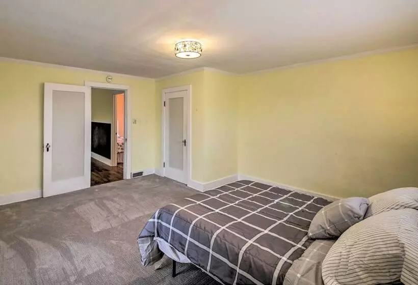 Historic Noblesville Home: Walk To Downtown Shops!