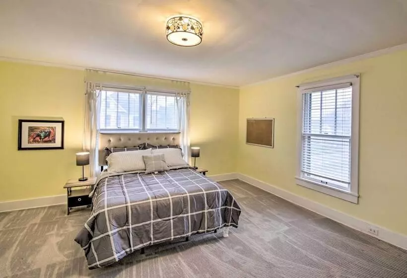 Historic Noblesville Home: Walk To Downtown Shops!