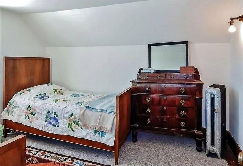 Pastoral Pittsford Home W/ Amazing Mountain Views!