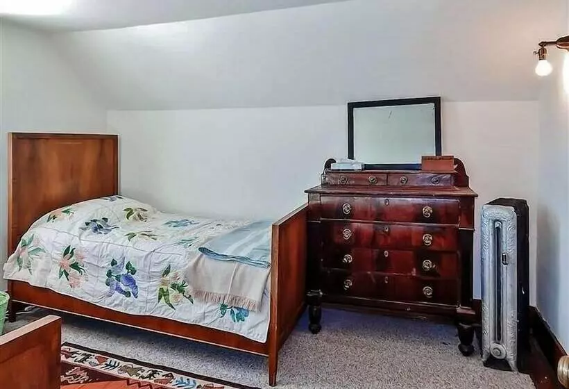 Pastoral Pittsford Home W/ Amazing Mountain Views!