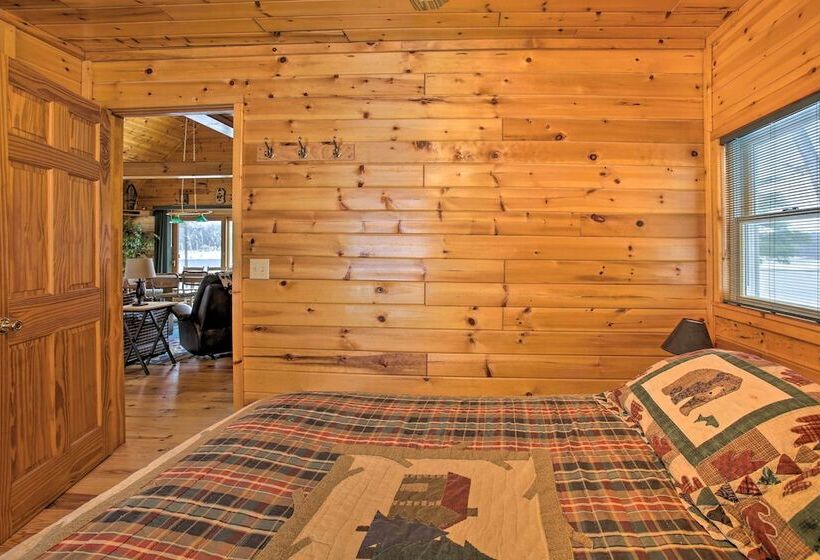 Peaceful Long Lake Cottage W/ Deck, Dock & Kayaks!