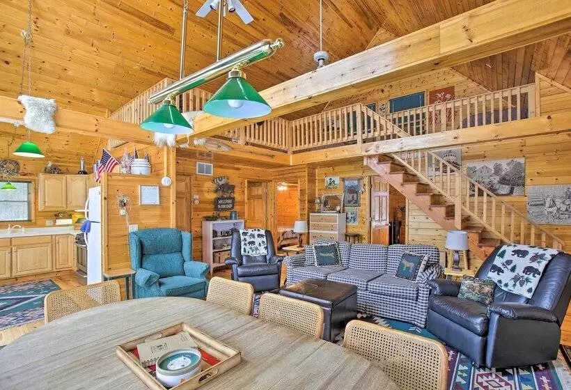 Peaceful Long Lake Cottage W/ Deck, Dock & Kayaks!