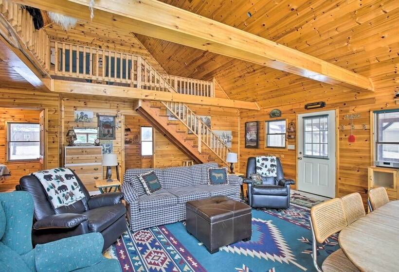 Peaceful Long Lake Cottage W/ Deck, Dock & Kayaks!