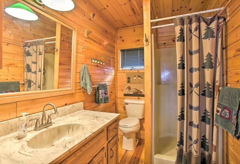 Peaceful Long Lake Cottage W/ Deck, Dock & Kayaks!