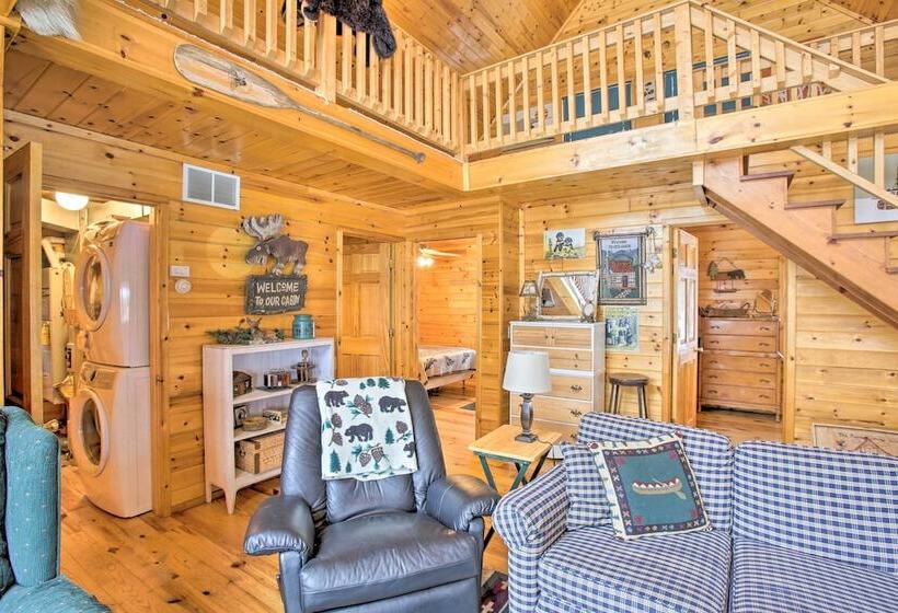 Peaceful Long Lake Cottage W/ Deck, Dock & Kayaks!