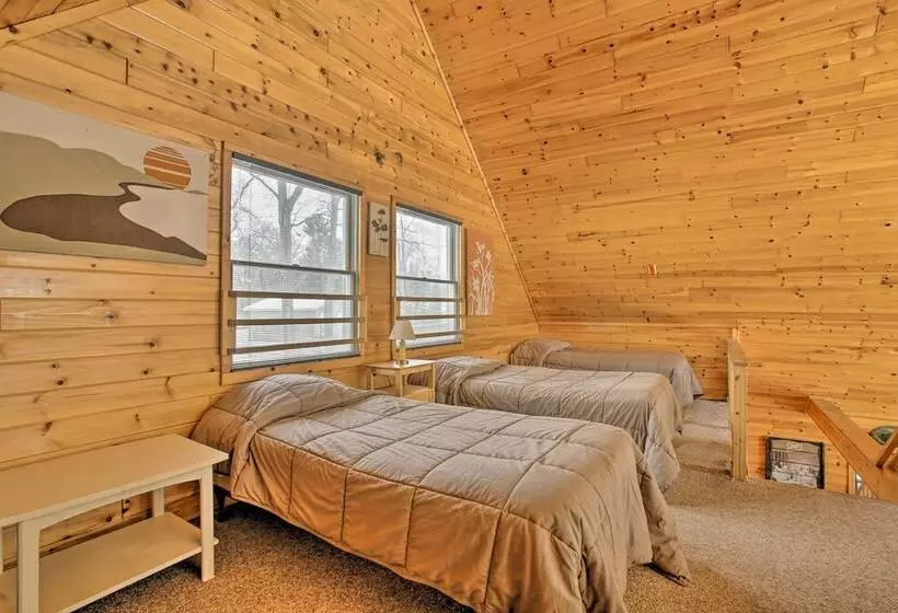 Peaceful Long Lake Cottage W/ Deck, Dock & Kayaks!