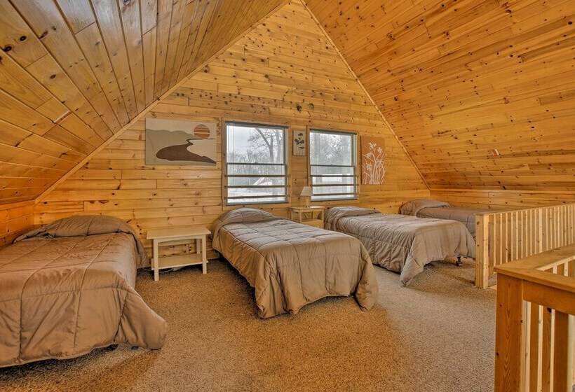 Peaceful Long Lake Cottage W/ Deck, Dock & Kayaks!