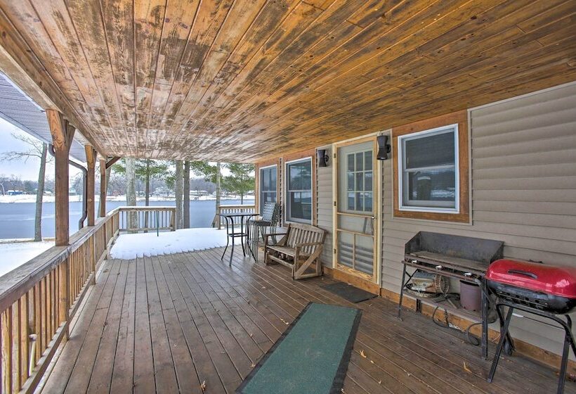 Peaceful Long Lake Cottage W/ Deck, Dock & Kayaks!