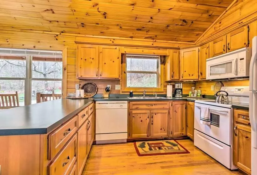 Peaceful Smoky Mountain Cabin W/ Deck & Fire Pit!