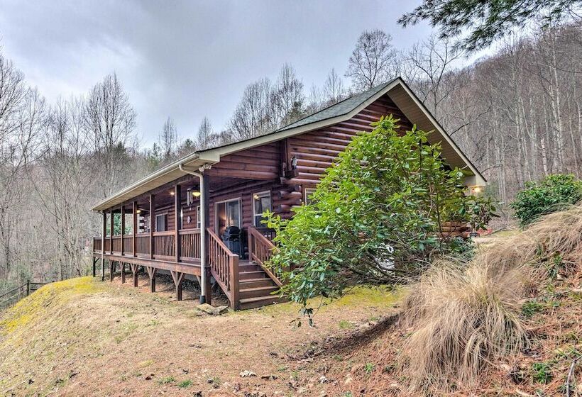 Peaceful Smoky Mountain Cabin W/ Deck & Fire Pit!