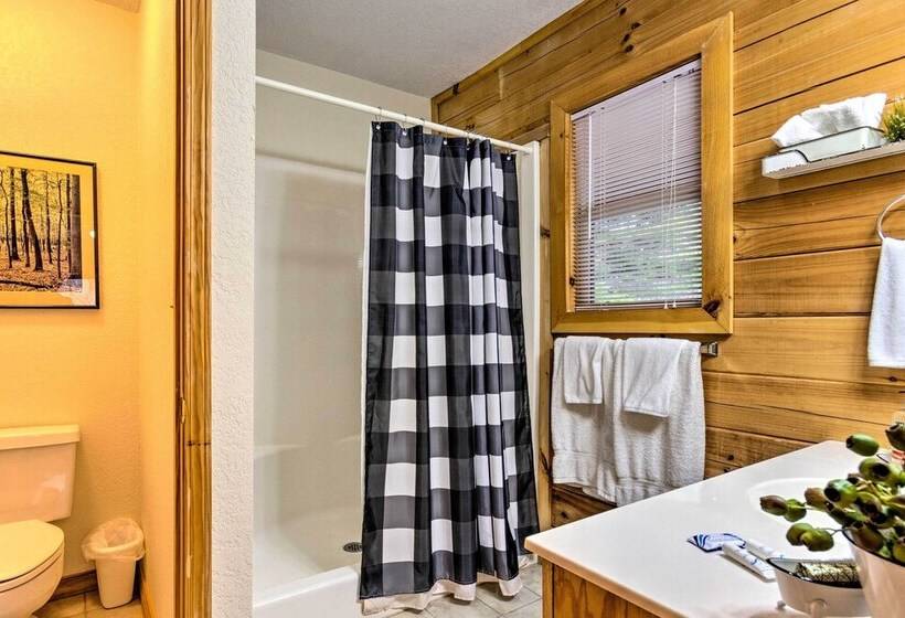 Peaceful Smoky Mountain Cabin W/ Deck & Fire Pit!