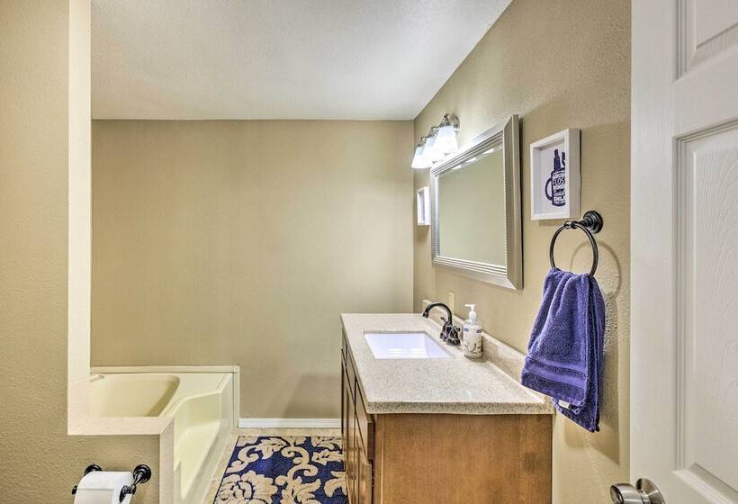 Peaceful Vadito Family Home Near Taos Valley!