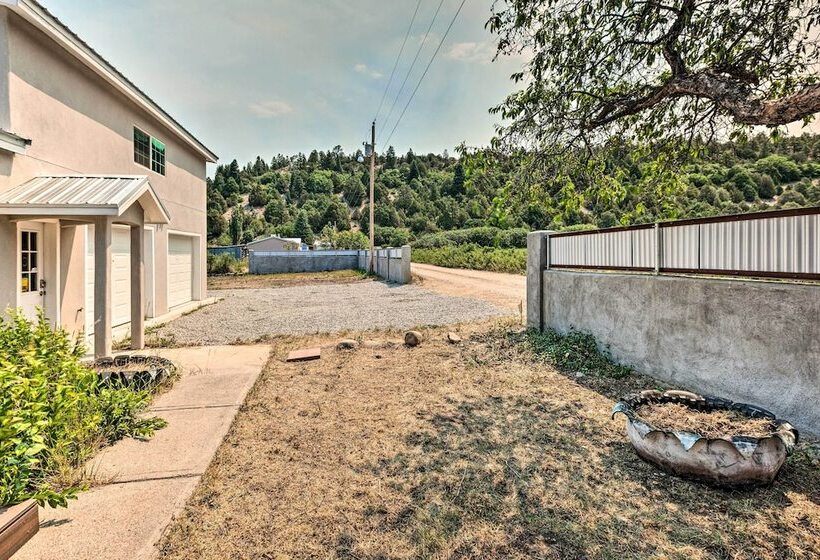 Peaceful Vadito Family Home Near Taos Valley!