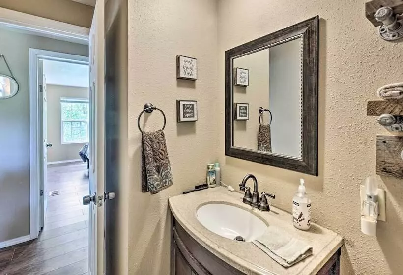 Peaceful Vadito Family Home Near Taos Valley!