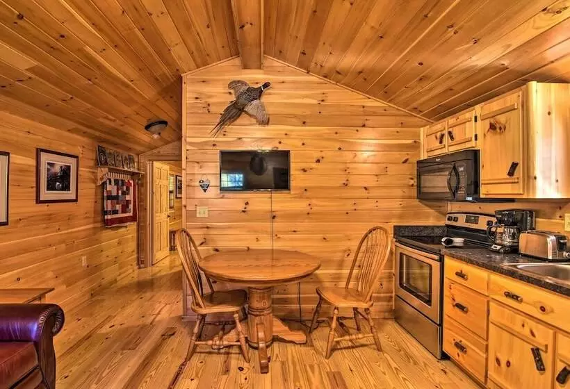 Pet Friendly Cabin W/ Fire Pit & River Access!