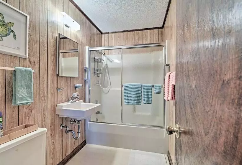 Pet Friendly Second Row House Steps To Beach!