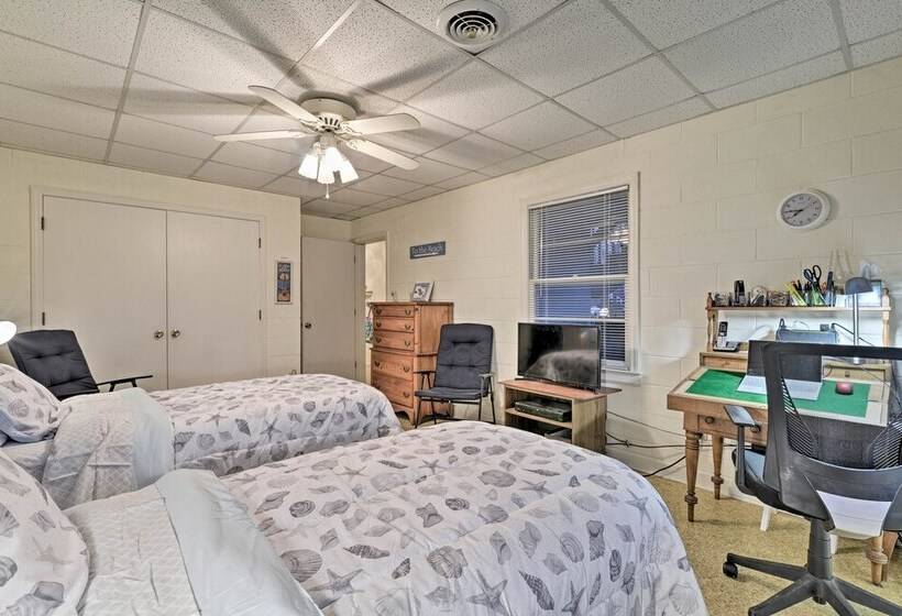 Pet Friendly Second Row House Steps To Beach!