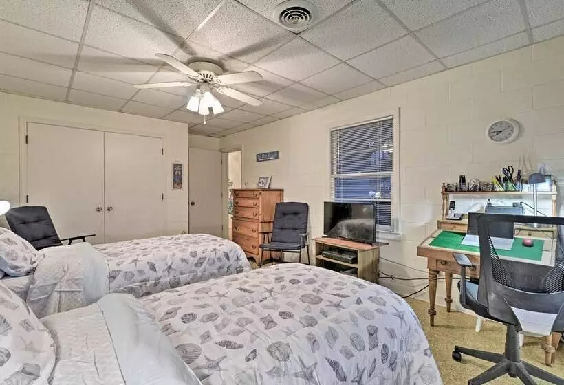 Pet Friendly Second Row House Steps To Beach!