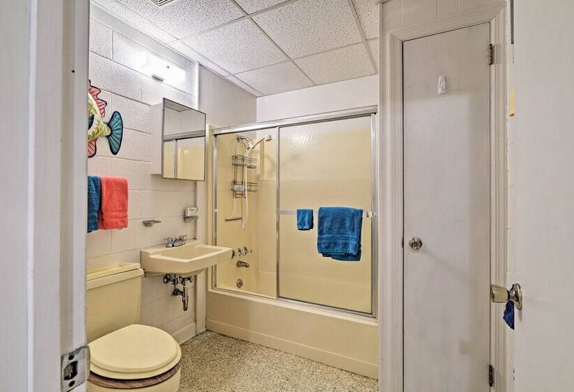 Pet Friendly Second Row House Steps To Beach!