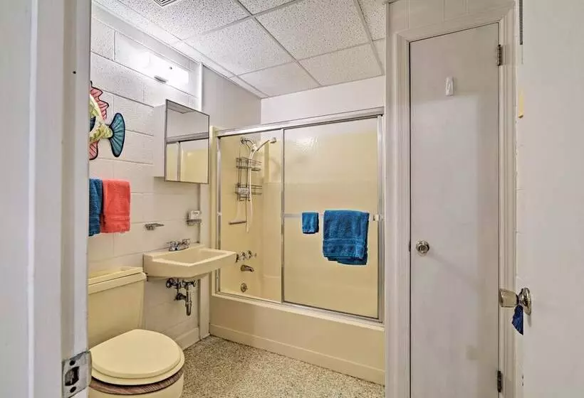 Pet Friendly Second Row House Steps To Beach!