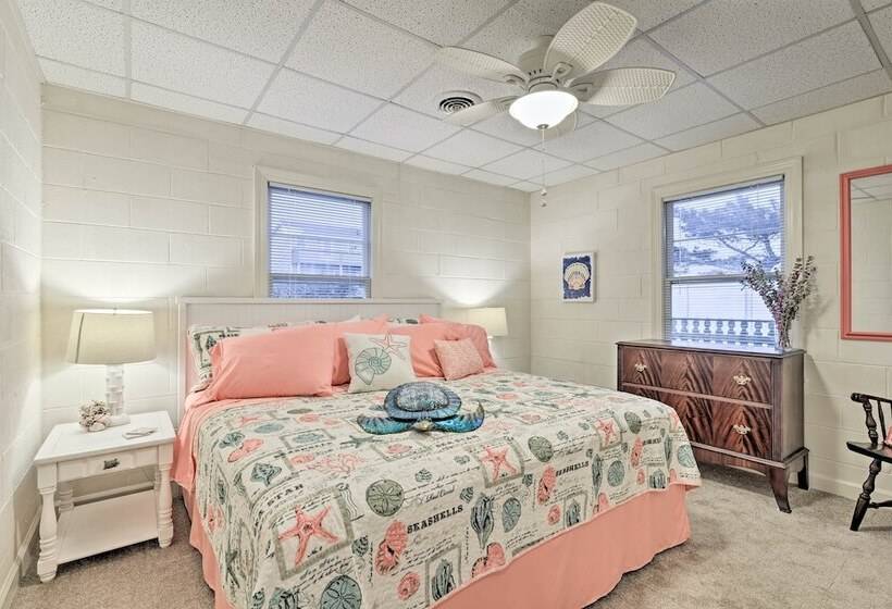 Pet Friendly Second Row House Steps To Beach!