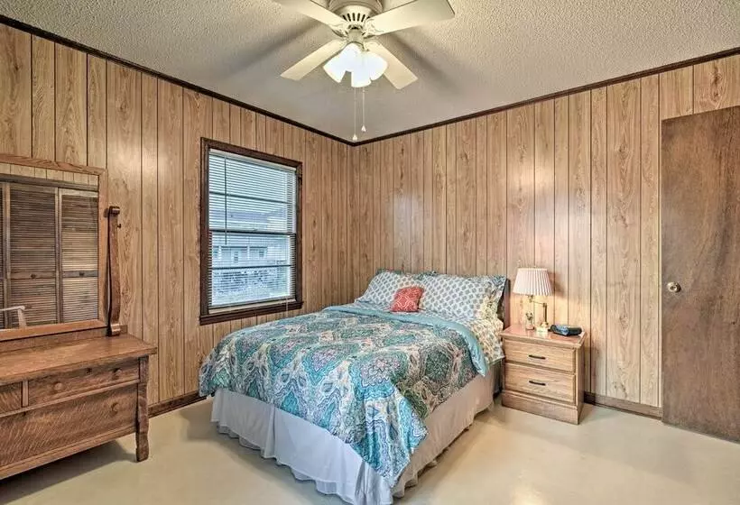 Pet Friendly Second Row House Steps To Beach!