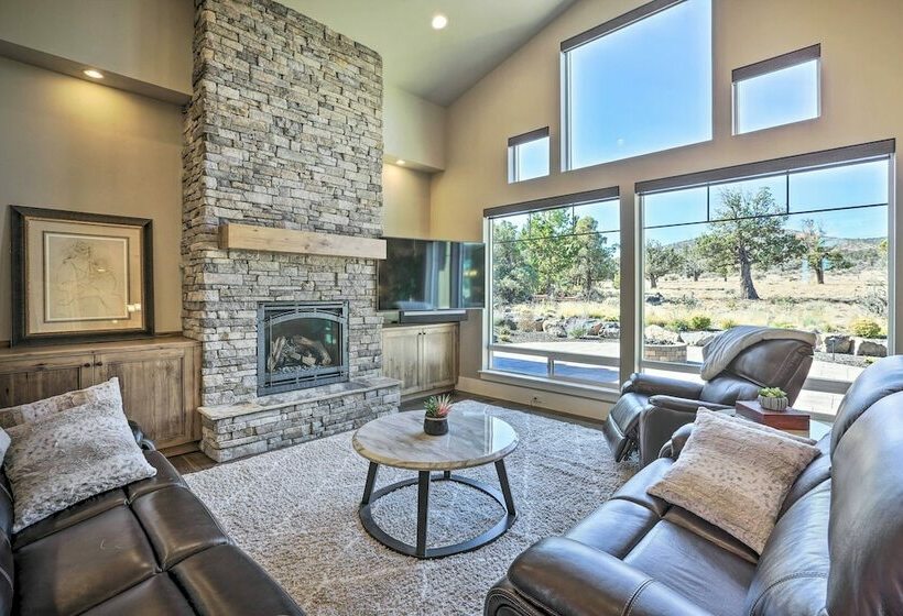 Redmond Resort Home: Patio & Community Pool!