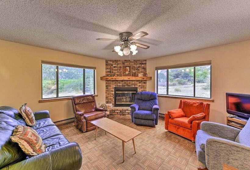 Remote Cabin: 3 Miles To Mt Princeton Hot Springs!