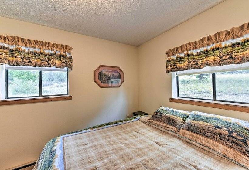 Remote Cabin: 3 Miles To Mt Princeton Hot Springs!