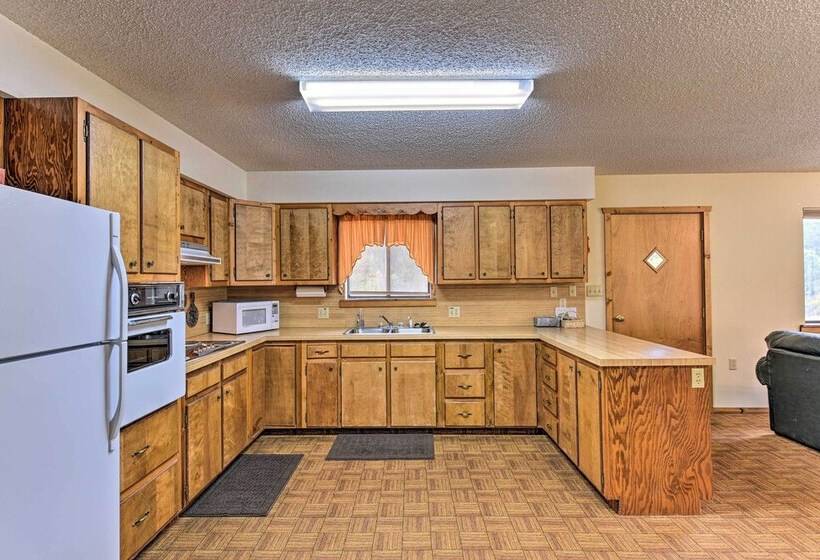 Remote Cabin: 3 Miles To Mt Princeton Hot Springs!