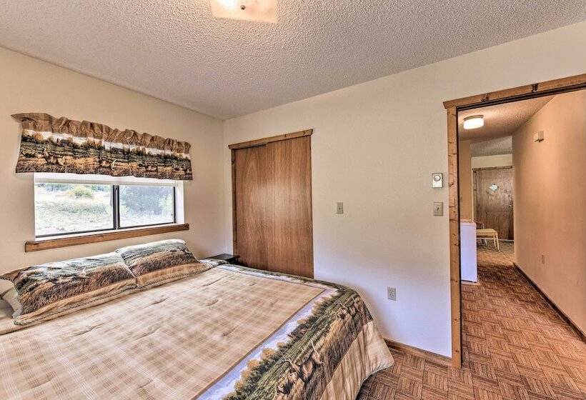 Remote Cabin: 3 Miles To Mt Princeton Hot Springs!