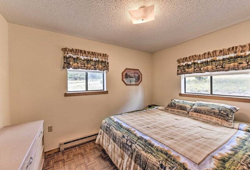 Remote Cabin: 3 Miles To Mt Princeton Hot Springs!