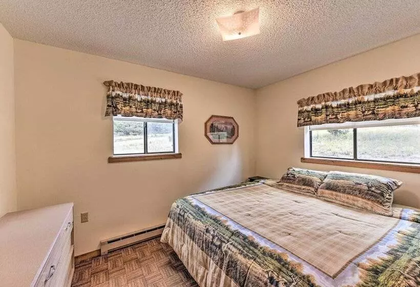 Remote Cabin: 3 Miles To Mt Princeton Hot Springs!