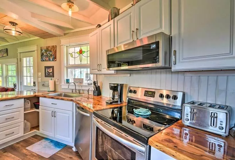 Renovated Sargent Cabin W/ Furnished Deck & Dock!