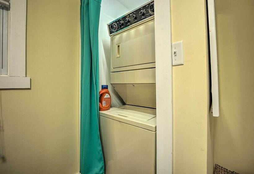 Renovated, Spacious Retreat In Union Pier!