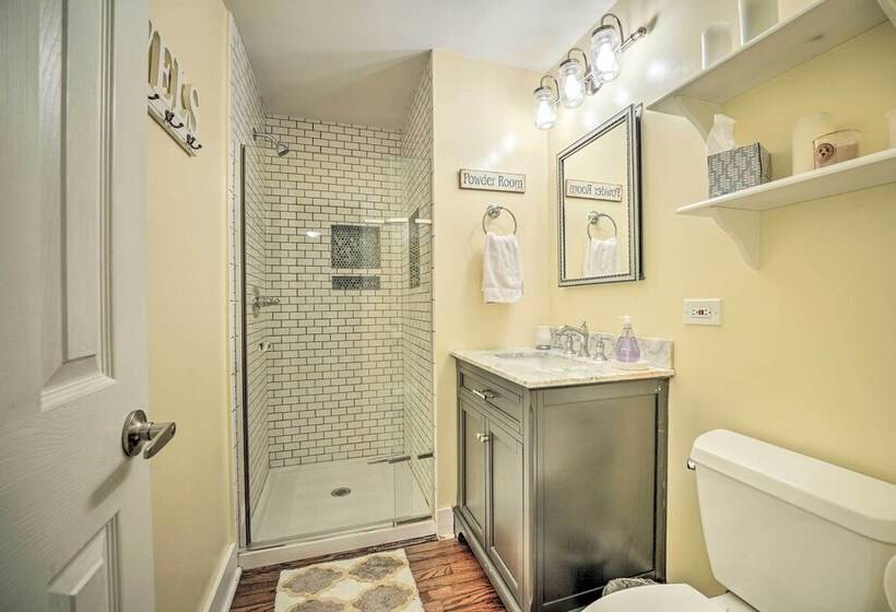 Renovated, Spacious Retreat In Union Pier!