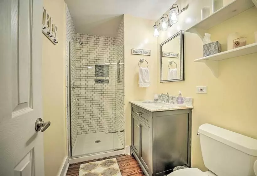 Renovated, Spacious Retreat In Union Pier!