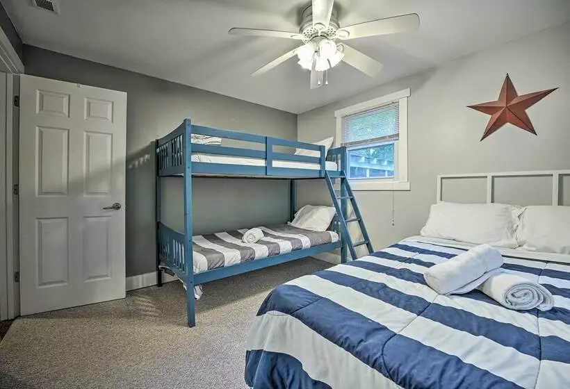 Renovated, Spacious Retreat In Union Pier!