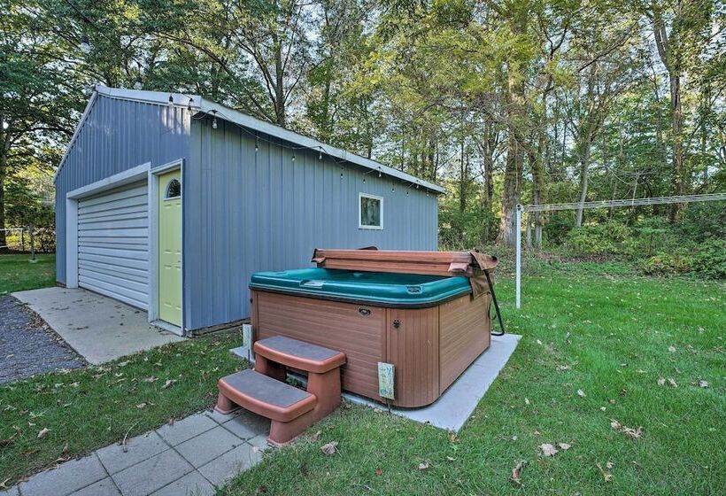 Renovated, Spacious Retreat In Union Pier!