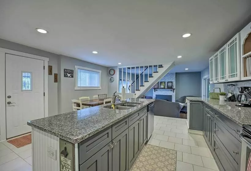 Renovated, Spacious Retreat In Union Pier!