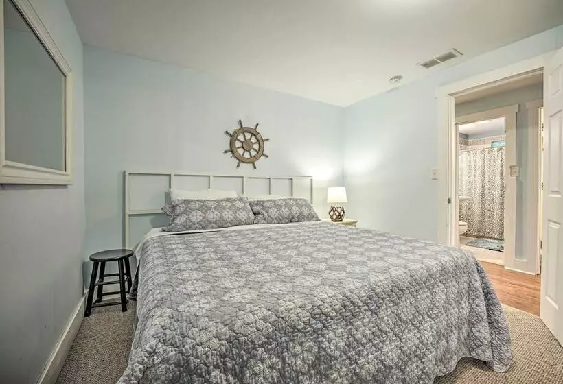 Renovated, Spacious Retreat In Union Pier!