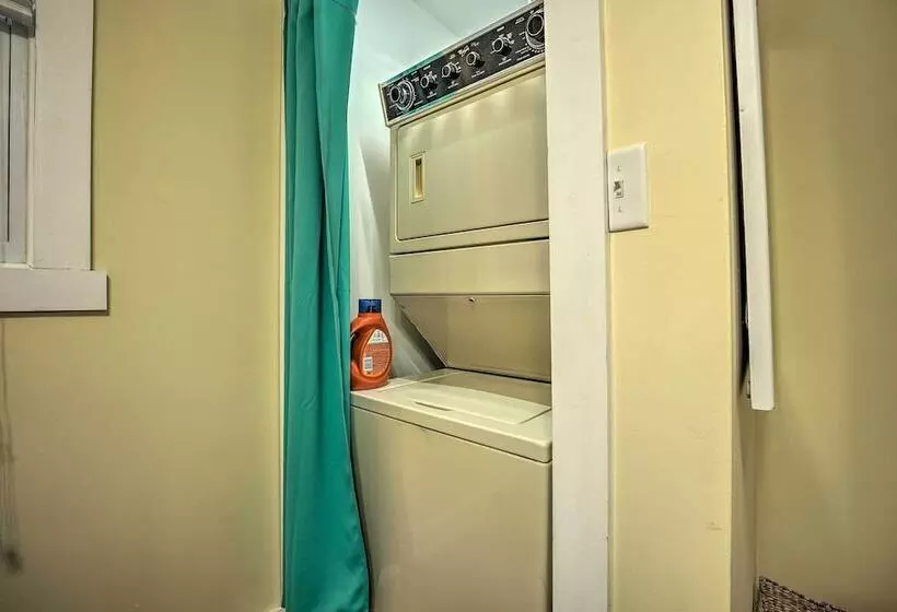 Renovated, Spacious Retreat In Union Pier!